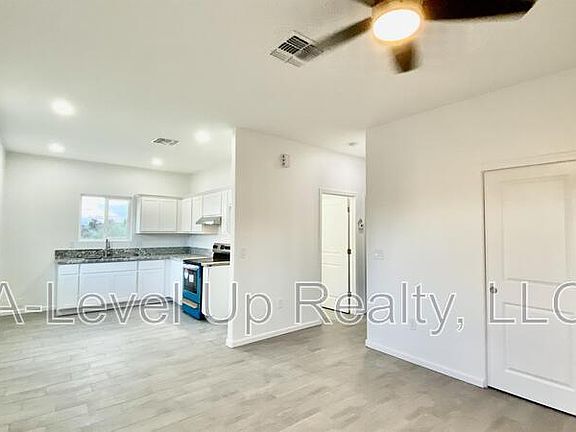 3rd image of 1310 S San Jacinto Dr #1