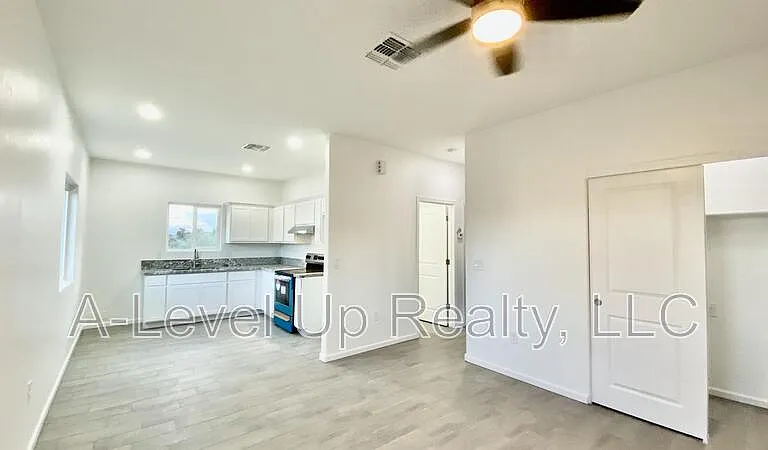 1310 S San Jacinto Dr #1 — Photo 3