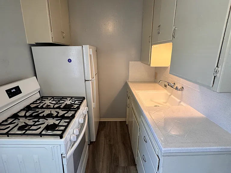 200 S Doheny Dr #103 — Photo 6