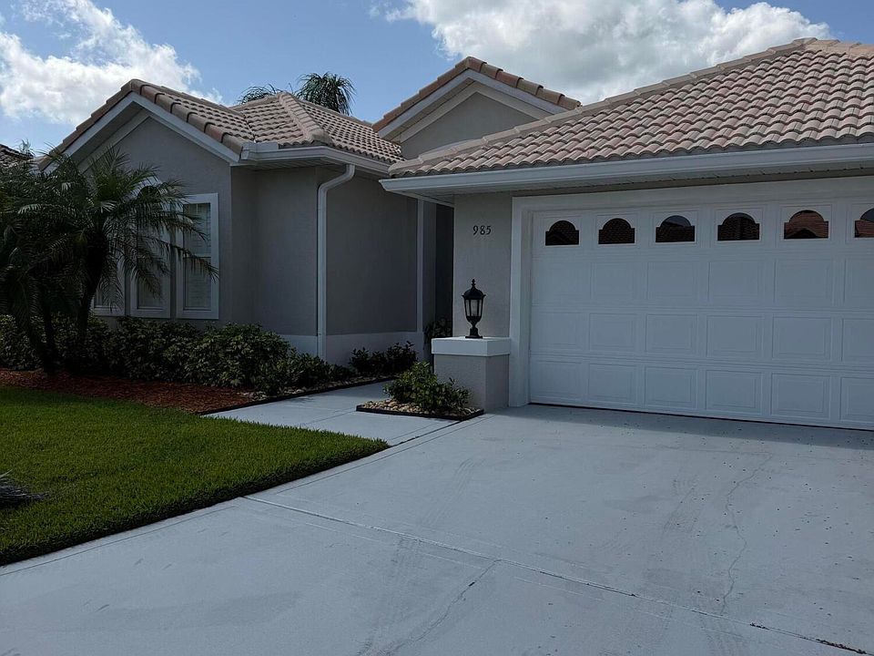 1st image of 985 Palm Brook Dr