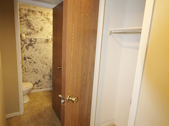 3rd image of 3848 Longton Dr