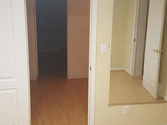 Entry bed to entry hall