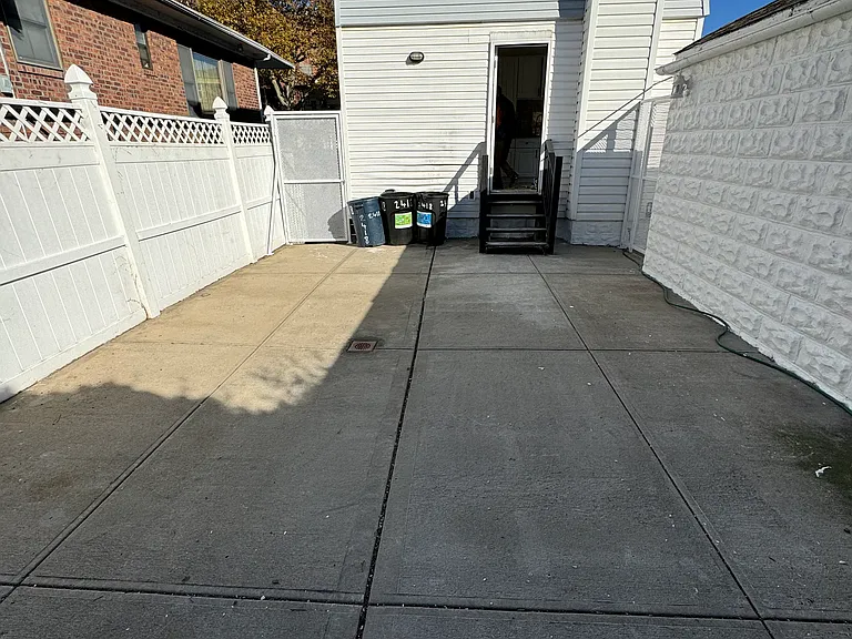 E 12th St — Photo 13