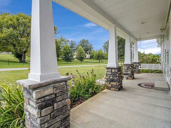 3rd image of 532 Glenview Dr