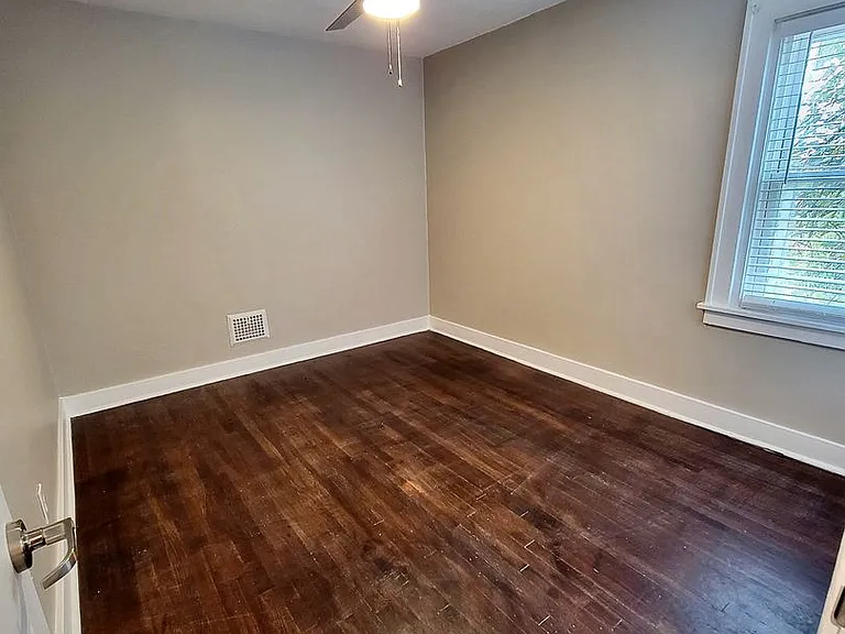 2048 Pioneer Ave — Photo 12