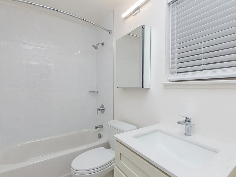 472 Jean — Photo 32