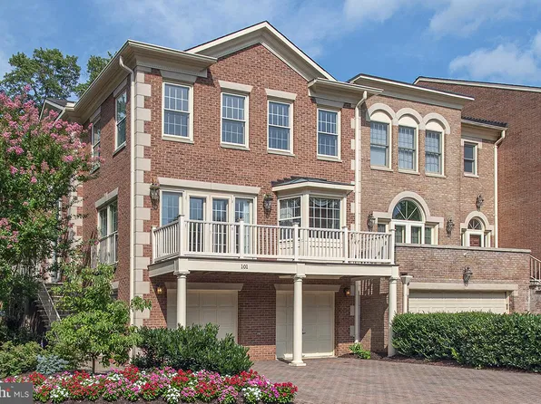 101 Gresham Pl, Falls Church, VA 22046