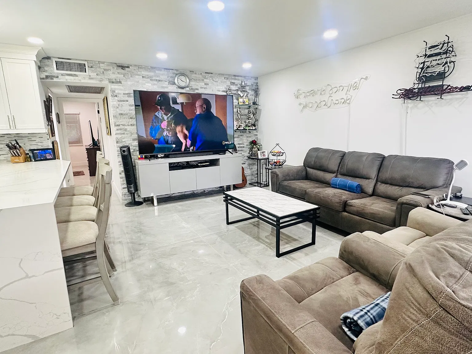 2 bed, 1.5 bath, 880 sqft, $3,500 — Photo 3