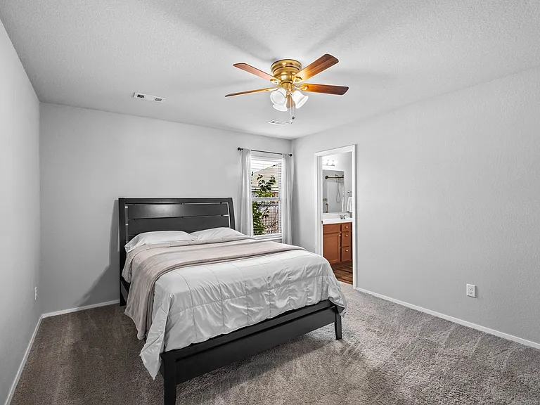 927 E Swift Dr — Photo 13