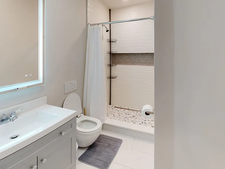23 Newport St #2R — Photo 7