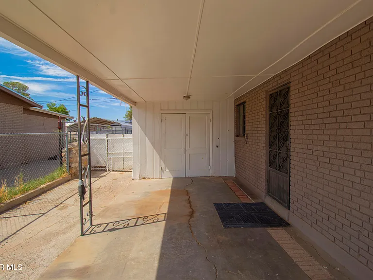 321 Walsh Ln — Photo 12