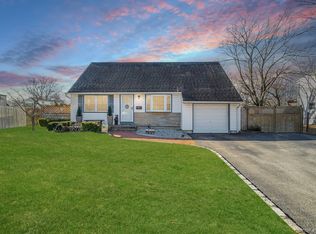 34 W Lakeland Street, Bay Shore, NY 11706