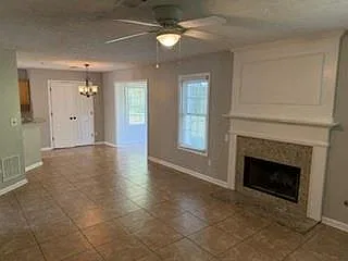 4 bed, 2.5 bath, 1910 sqft, $2,275 — Photo 3