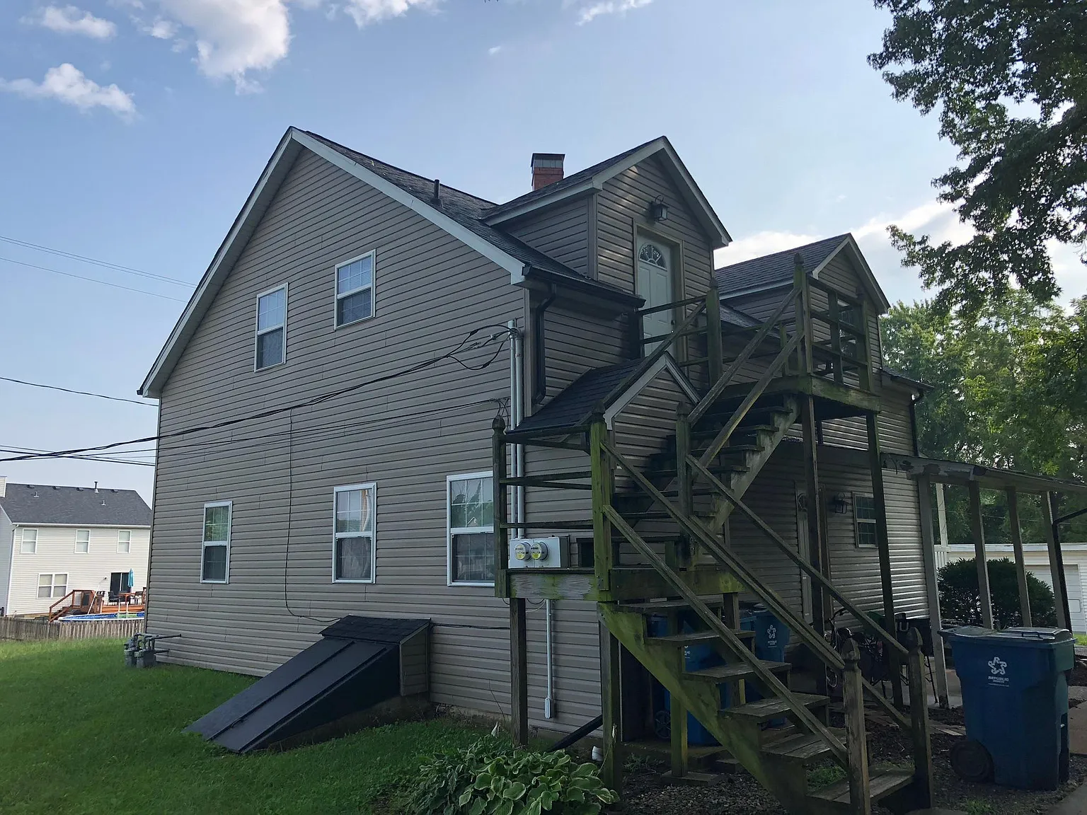 559 W Country Ln photo 1