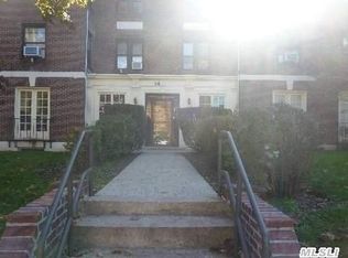 14 Beach Rd APT 1B, Great Neck, NY 11023