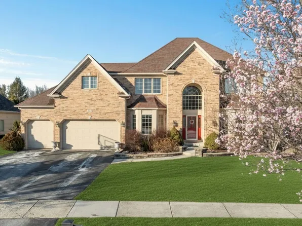 3111 Landore Dr, Naperville, IL 60564