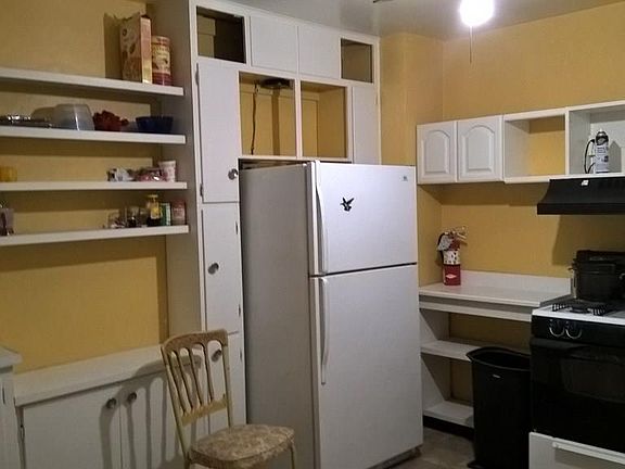 3rd image of 1809 E 9th St