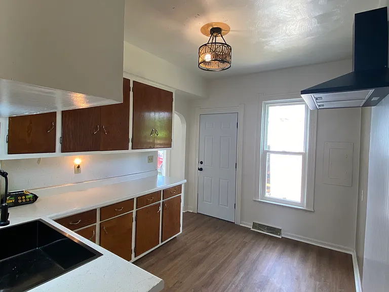 811 Willard St — Photo 2