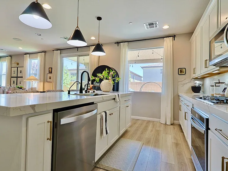 8644 Luse St — Photo 14