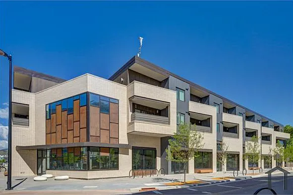 4800 Broadway St — Photo 9