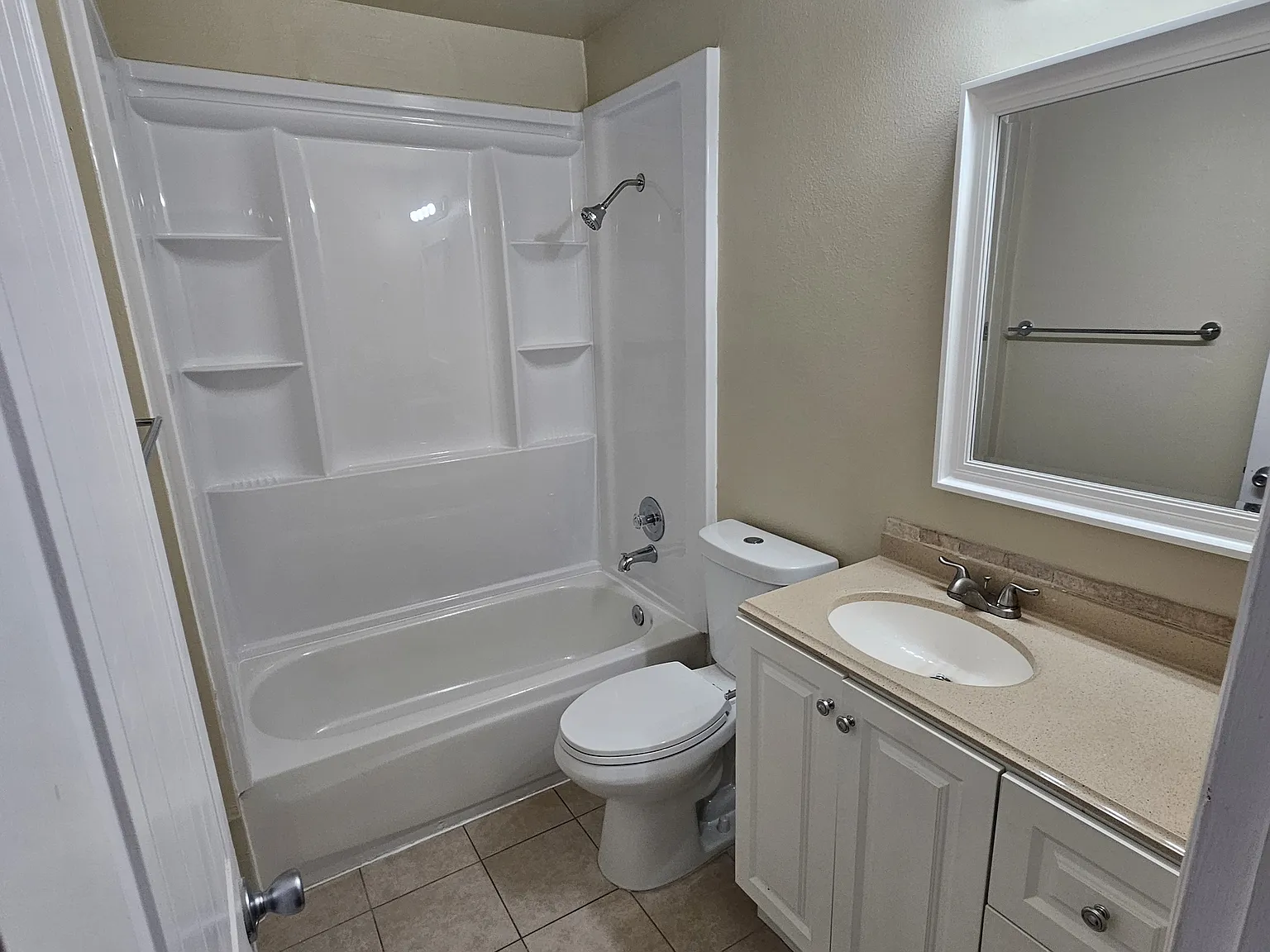 2 bed, 1.5 bath, 1058 sqft, $1,695 — Photo 3