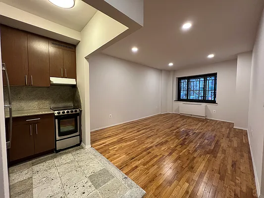 Rented by AZ REALTY NYC LLC | media 1