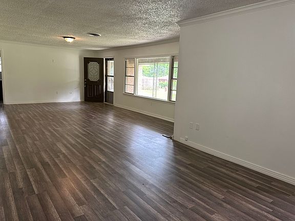 3rd image of 1202 Churchill St