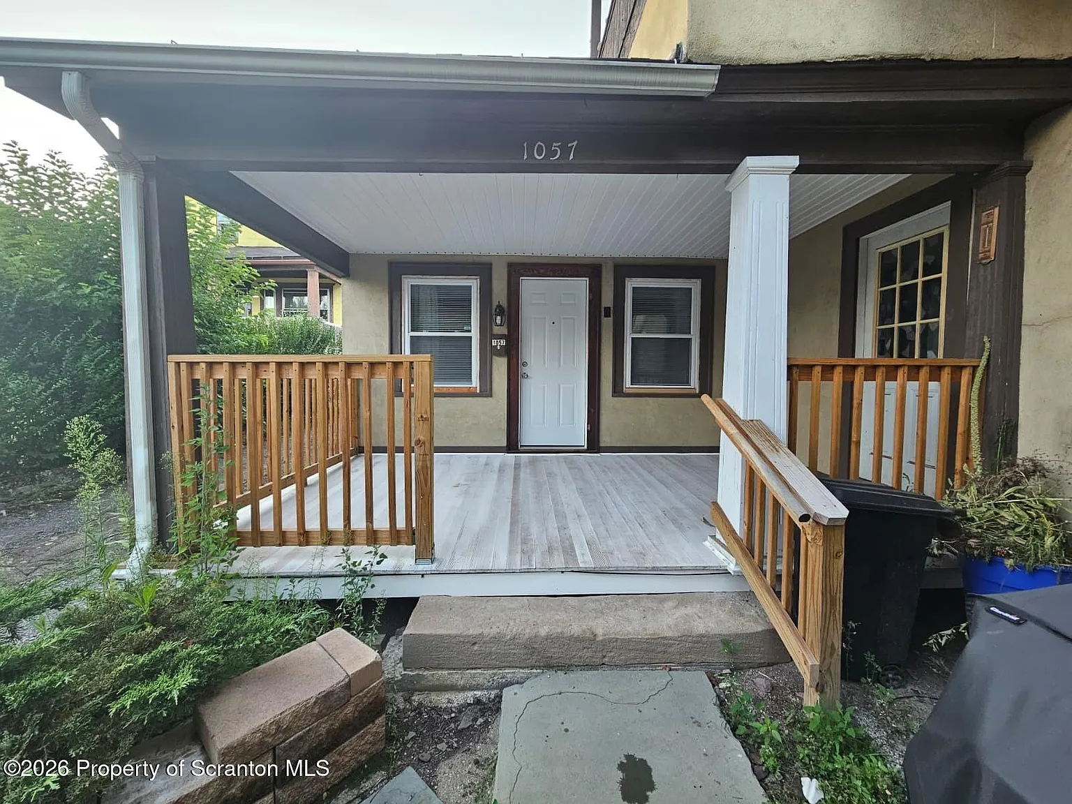 3 bed, 1.0 bath, 1250 sqft, $1,500 — Photo 2