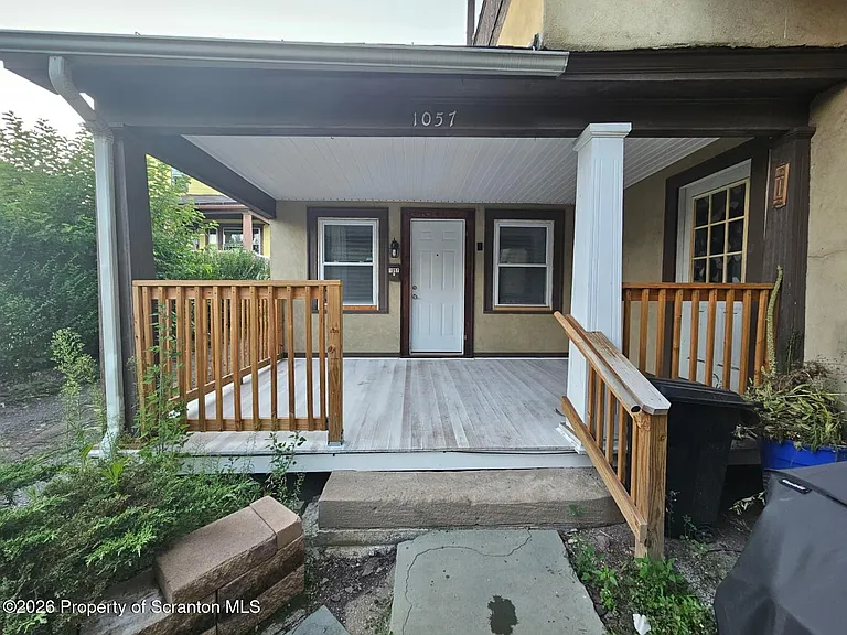 1057 Lincoln St — Photo 2
