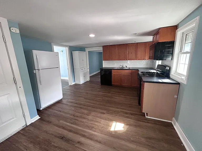 360 Goodrich St #2 — Photo 4
