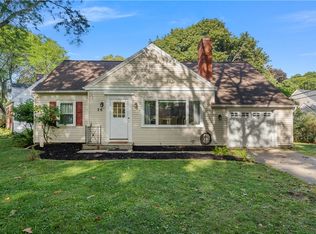 26 Oakridge Dr, Rochester, NY 14617