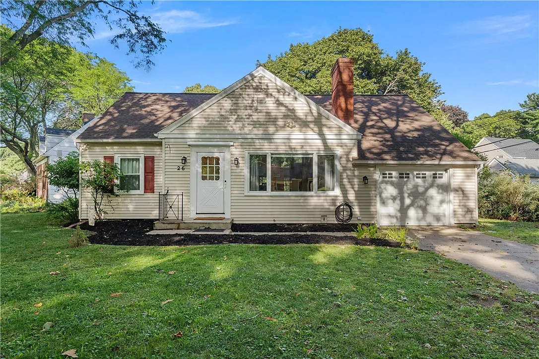 26 Oakridge Dr photo 1