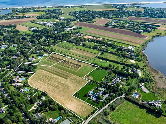 3rd image of 490 Sagaponack Rd