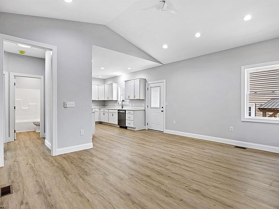 5th image of 202 Josephine Dr