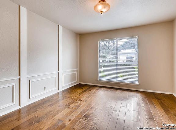 3rd image of 19910 Encino Grv
