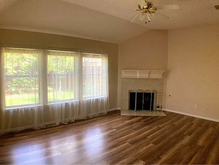 1st image of 4806 Redwood Dr