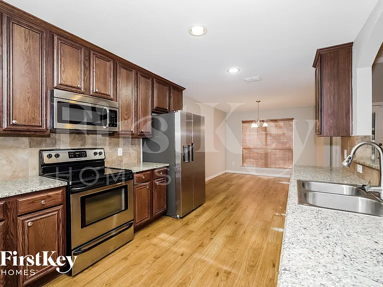 146 Springtree St — Photo 11