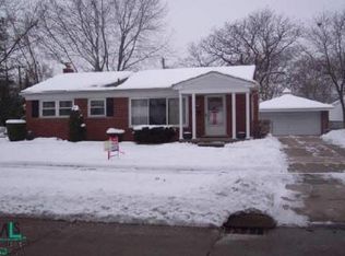 32447 W Saint Annes Dr, Warren, MI 48092