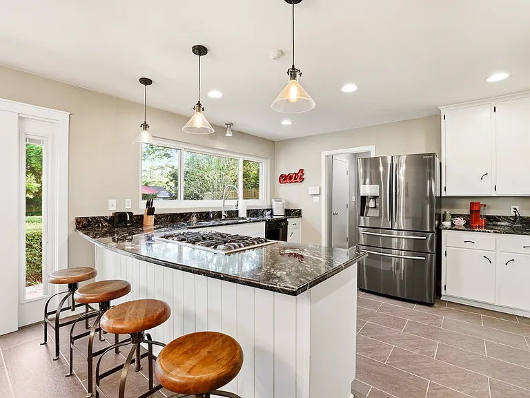 1312 Dillard St — Photo 3