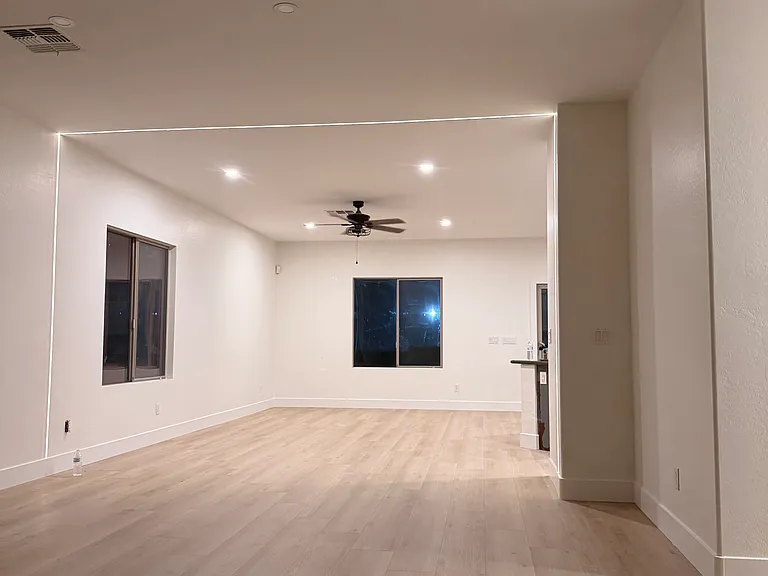 7037 W Sophie Ln — Photo 2