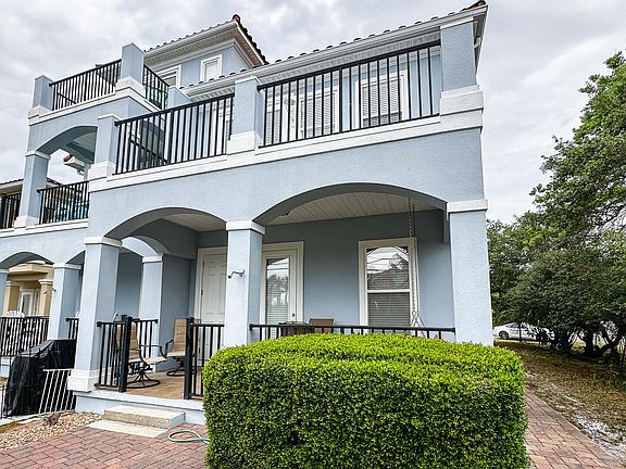 3rd image of 425 La Valencia Cir