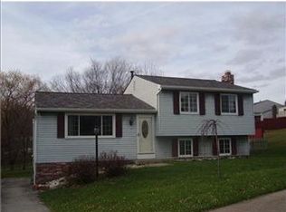 102 Darnley Dr, Coraopolis, PA 15108
