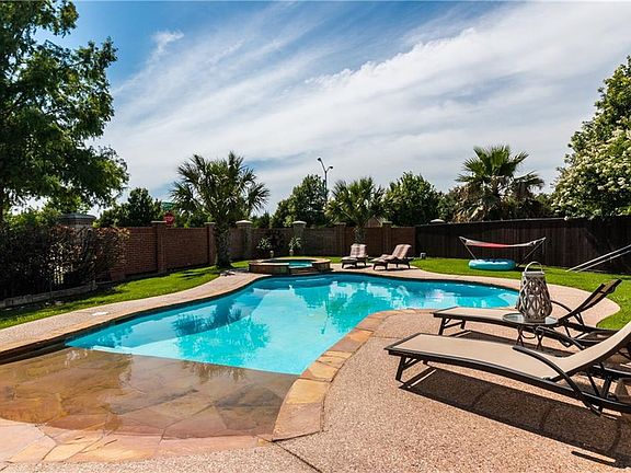4th image of 6803 Lagoon Dr