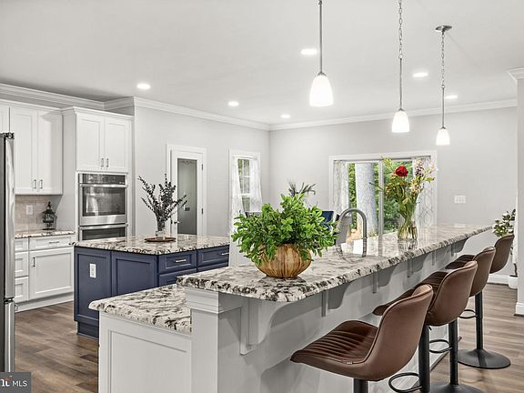 2nd image of 10776 Wisteria Ln
