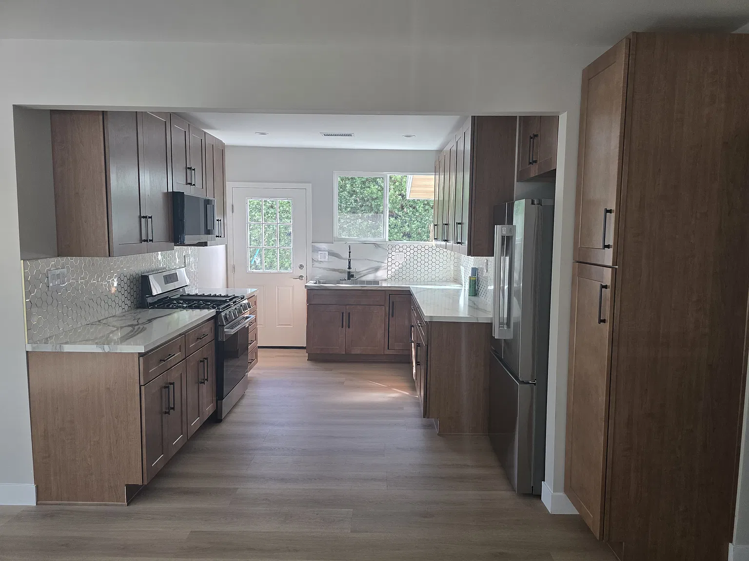 3 bed, 1285 sqft, $5,000 — Photo 2
