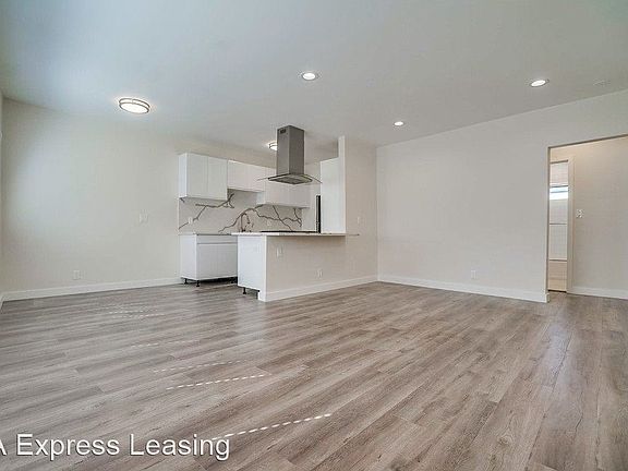 2nd image of 715 Marlborough Ave APT 9