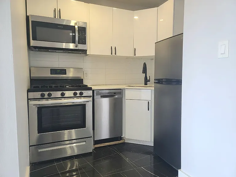 748-772 N Broad St #11G — Photo 3