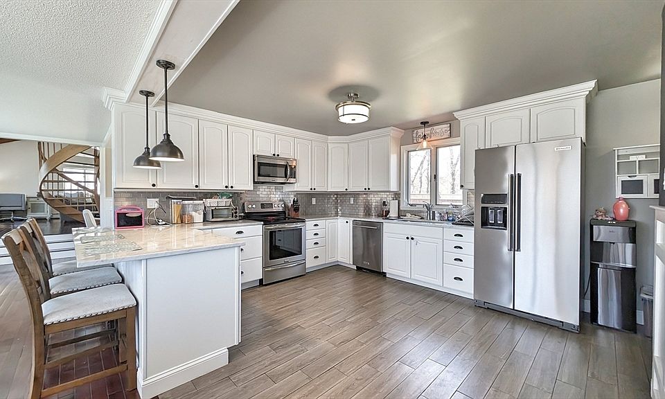 21 Pillsbury St, MA 01833 Zillow