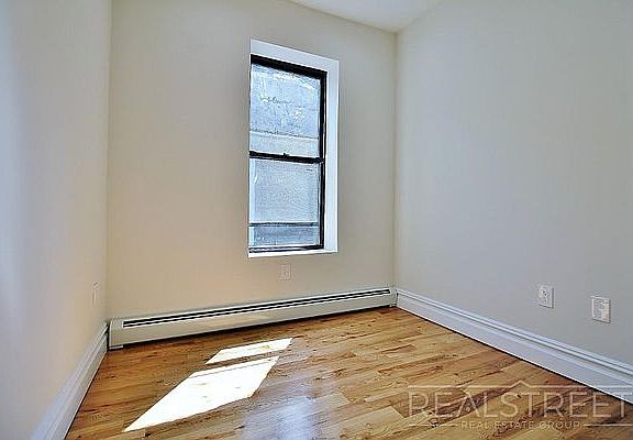 5th image of 1576 Lincoln Pl #2RR
