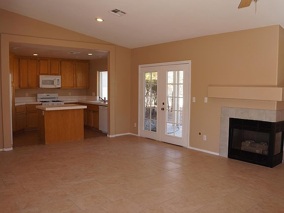 4th image of 2412 Weeping Rock Ave